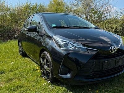 Begagnad Toyota Yaris Comfort 111 HK (81 kW) 2018 Svart Sedan