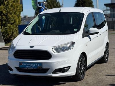 Gebraucht Ford Tourneo Courier Trend 101 PS (74 kW) 2016 Weiß Van / Kleinbus