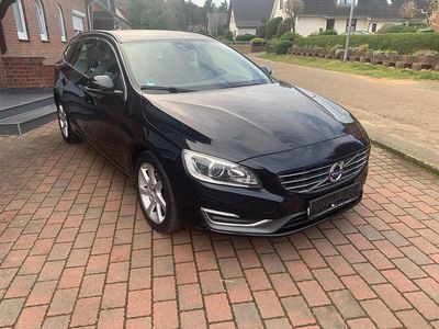 Schwarz Gebraucht 2015 Volvo V60 Kombi | 5.990 €
