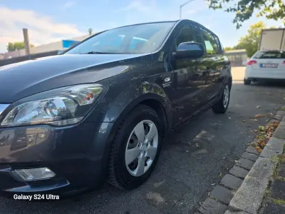 Gebraucht Kia Ceed 90 PS (66 kW) 2011 Grau Kleinwagen