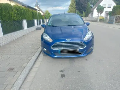 Gebraucht Ford Fiesta Champions Edition 80 PS (58 kW) 2014 Blau Kleinwagen