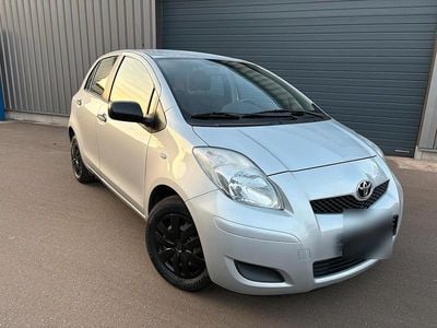 Silber Gebraucht 2009 Toyota Yaris Kleinwagen | 2.799 €