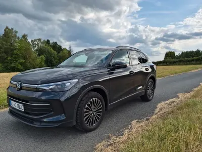 Gebraucht VW Tiguan Life 131 PS (96 kW) 2024 Grau SUV