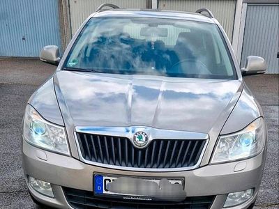 Gebraucht Skoda Octavia 105 PS (77 kW) 2011 Grau Kombi