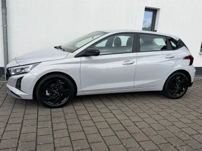 Neu Hyundai i20 Comfort 90 PS (66 kW) 2026 Grau Kleinwagen