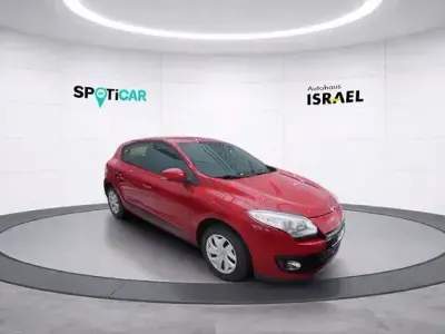 Używany Renault Mégane Expression 116 KM (85 kW) 2013 Czerwony Sedan/Limuzyna