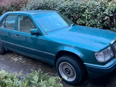 Gebraucht Mercedes 230 184 PS (135 kW) 1985 Grün Limousine