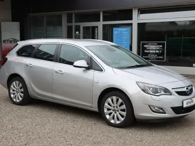 Usata Opel Astra Innovation 101 CV (74 kW) 2011 Argento Station wagon