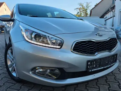 Gebraucht Kia Ceed DREAM-TEAM Edition 128 PS (94 kW) 2015 Silber Kleinwagen