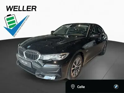 Gebraucht BMW 330e Comfort Edition 292 PS (214 kW) 2022 Bmw 330e touring aut. sport li (schwarz) Kombi