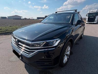 Gebraucht VW Touareg 231 PS (169 kW) 2022 Schwarz SUV