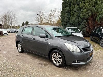 Grau Gebraucht 2010 Toyota Verso Edition Van / Kleinbus | 7.490 € (Fairer Preis)