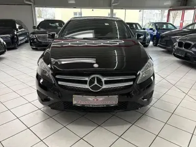 Gebraucht Mercedes A180 122 PS (89 kW) 2013 Schwarz Kleinwagen