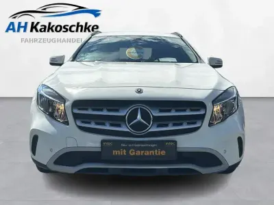 Gebraucht Mercedes GLA200 Style 136 PS (100 kW) 2017 Calcitweiss  unilack SUV