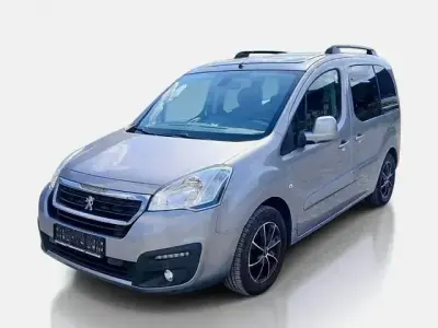 Gebraucht Peugeot Partner Tepee Allure 120 PS (88 kW) 2015 Grün Van / Kleinbus