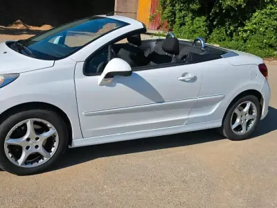 Gebraucht Peugeot 207 CC 120 PS (88 kW) 2011 Weiß Cabrio