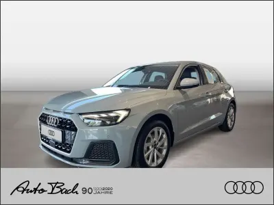 Neu Audi A1 Advanced Plus 95 PS (69 kW) 2026 Pfeilgrau perleffekt SUV