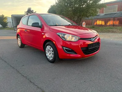 Gebraucht Hyundai i20 86 PS (63 kW) 2012 Rot Kleinwagen
