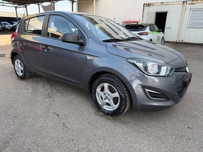 Gebraucht Hyundai i20 Classic 86 PS (63 kW) 2015 Grau Kleinwagen