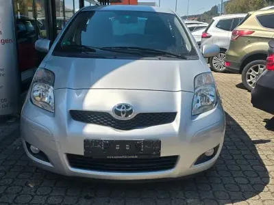 Gebraucht Toyota Yaris Life 101 PS (74 kW) 2010 Silber Kleinwagen