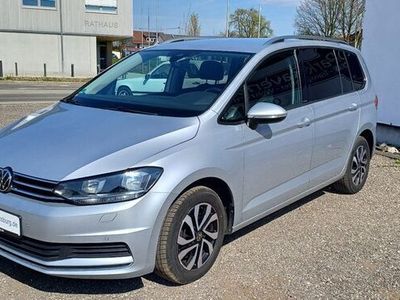 Gebraucht VW Touran Active 150 PS (110 kW) 2022 Silber Van / Kleinbus