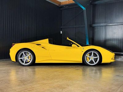 Gebraucht Ferrari 488 670 PS (492 kW) 2016 Gelb Cabrio