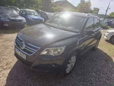 Gebraucht VW Tiguan Team 140 PS (102 kW) 2010 Deep black perleffekt SUV