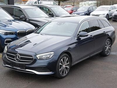 Gebraucht Mercedes E300 Avantgarde 306 PS (225 kW) 2022 Blau Limousine