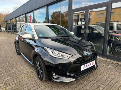Gebraucht Toyota Yaris Hybrid Style 92 PS (67 kW) 2022 Schwarz Limousine