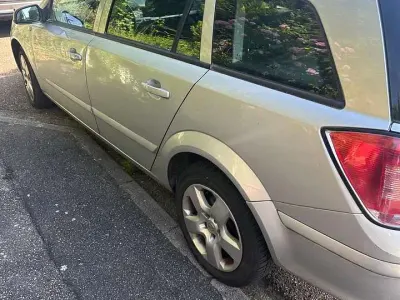 Gebraucht Opel Astra 125 PS (91 kW) 2008 Grau Kombi