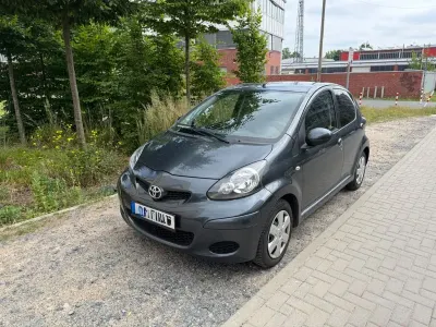 Gebraucht Toyota Aygo Cool 68 PS (50 kW) 2012 Grau Kleinwagen
