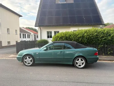 Gebraucht Mercedes CLK230 197 PS (144 kW) 1999 Grün Cabrio