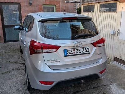 Gebraucht Hyundai ix20 Classic 90 PS (66 kW) 2013 Silber Kleinwagen