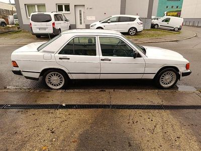 Weiss Gebraucht 1986 Mercedes 190 Limousine | 1.990 €