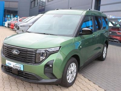Neu Ford Tourneo Courier Titanium 125 PS (91 kW) 2026 Grün Van / Kleinbus