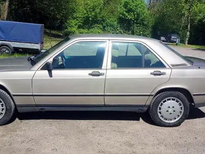 Gebraucht Mercedes 190 90 PS (66 kW) 1986 Silber Limousine