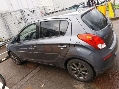 Gebraucht Hyundai i20 86 PS (63 kW) 2014 Grau Kleinwagen