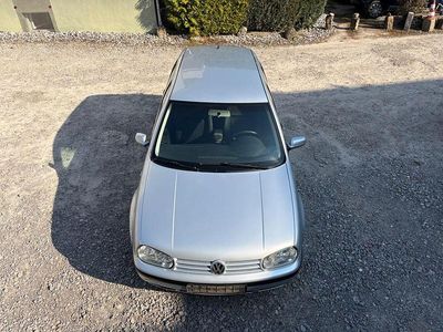 Second-hand VW Golf IV 110 CP (80 kW) 2002 Argintiu Berlinǎ