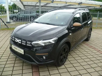 Gebraucht Dacia Jogger Extreme 110 PS (80 kW) 2024 Perlmuttschwarz Van / Kleinbus