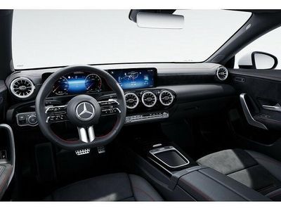 Gebraucht Mercedes CLA250 Premium 224 PS (164 kW) 2024 Weiß Limousine
