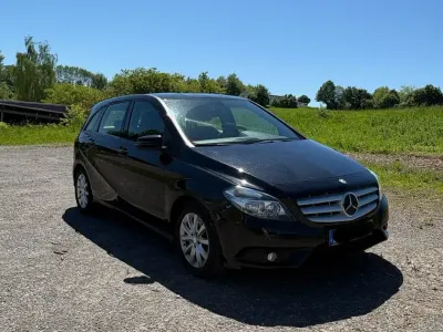 Gebraucht Mercedes B200 136 PS (100 kW) 2014 Schwarz Kleinwagen