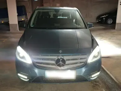 Gebraucht Mercedes B200 156 PS (114 kW) 2014 Blau Kleinwagen