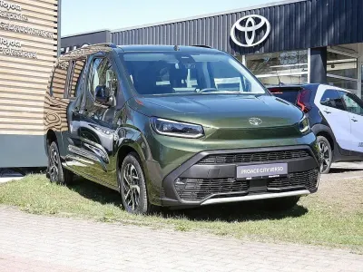 Neu Toyota Proace Verso City 131 PS (96 kW) 2026 Grün Kombi