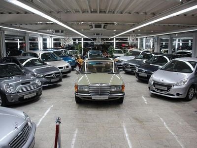 Grün Gebraucht 1984 Mercedes 240 Limousine | 12.850 €