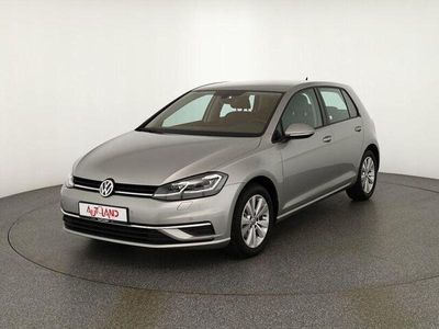 Gebraucht VW Golf VII Comfortline 125 PS (91 kW) 2018 Tungsten silver metallic (metallic) Limousine