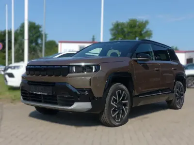 Neu Jeep Compass Summit 145 PS (106 kW) 2026 Grün SUV