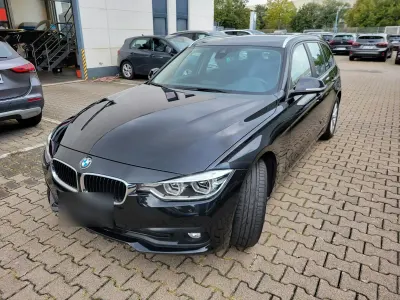 Gebraucht BMW 318 Advantage 150 PS (110 kW) 2018 Black sapphire metallic Kombi