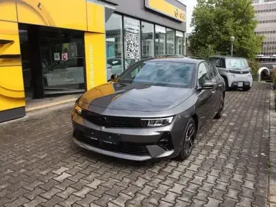 Gebraucht Opel Astra 131 PS (96 kW) 2025 Grau Limousine