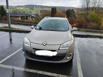 Gold Gebraucht 2010 Renault Mégane GrandTour Kombi | 3.700 € (Fairer Preis)