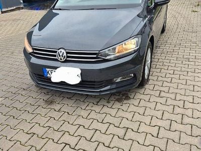 Grau Gebraucht 2016 VW Touran Comfortline Van / Kleinbus | 12.950 € (Fairer Preis)